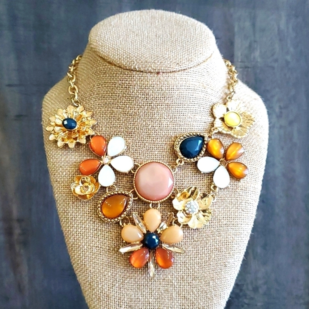 NY 18 INCH FLORAL ORANGE STATEMENT CHUNKY NECKLACE W 3 INCH EXTENSION GOLDTONE